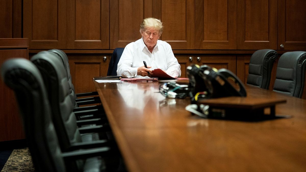 Trump měl mnohem vážnější průběh covidu, než Bílý dům přiznal, uvedl NYT